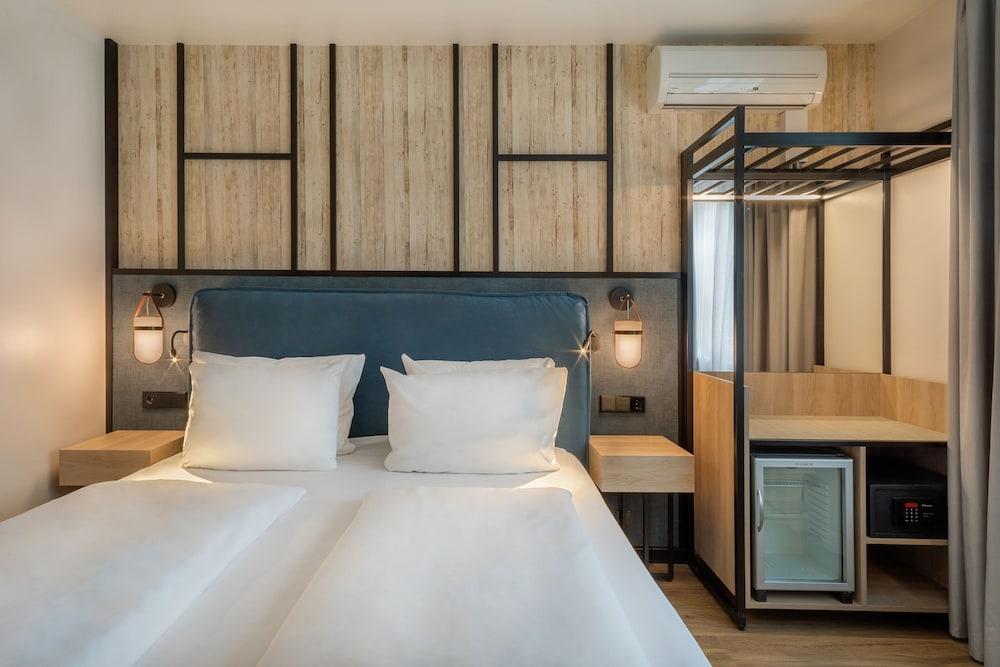 Hotel Center Affiliated By Melia 4*
