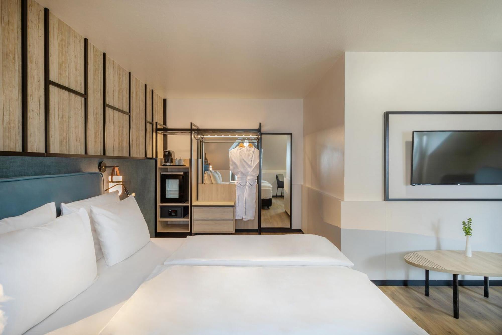 Hotel Center Affiliated By Melia 4*